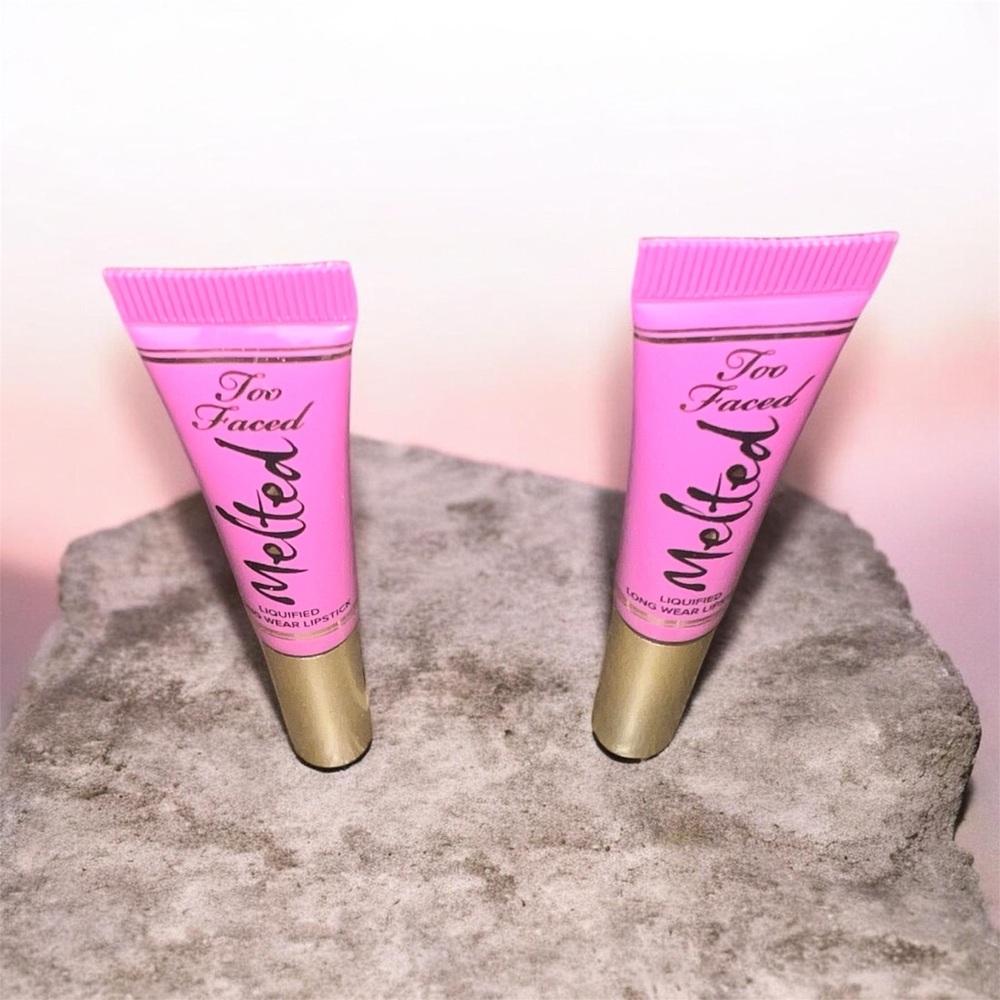 2/25 Too Faced Melted FIG Lip Gloss - Vibrant Fig BNWOB Brand New. never used!